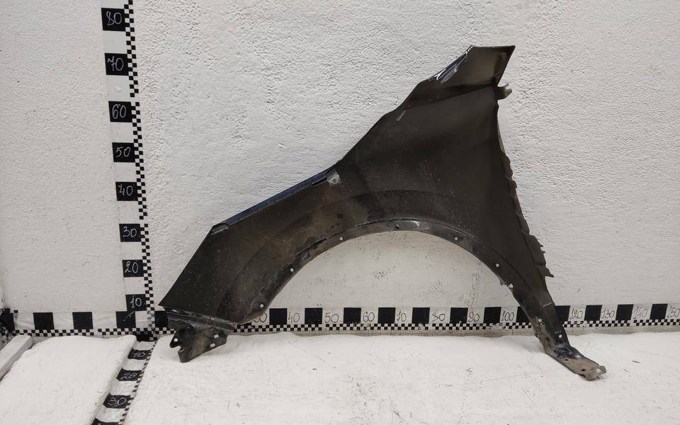 Крыло переднее правое