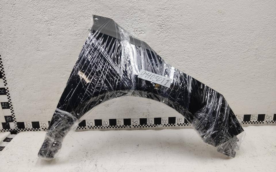 Крыло переднее правое