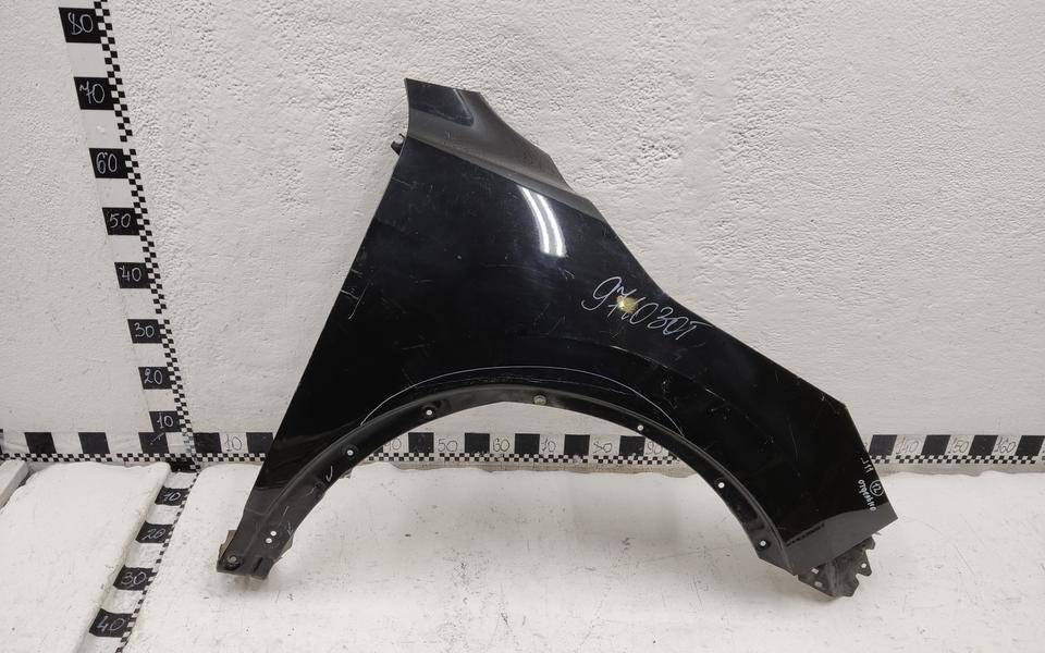 Крыло переднее правое