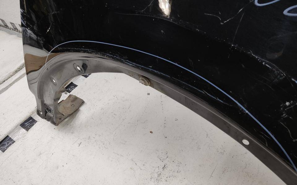 Крыло переднее правое