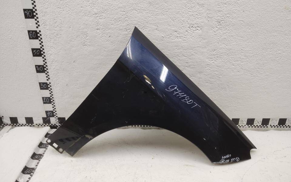 Крыло переднее правое