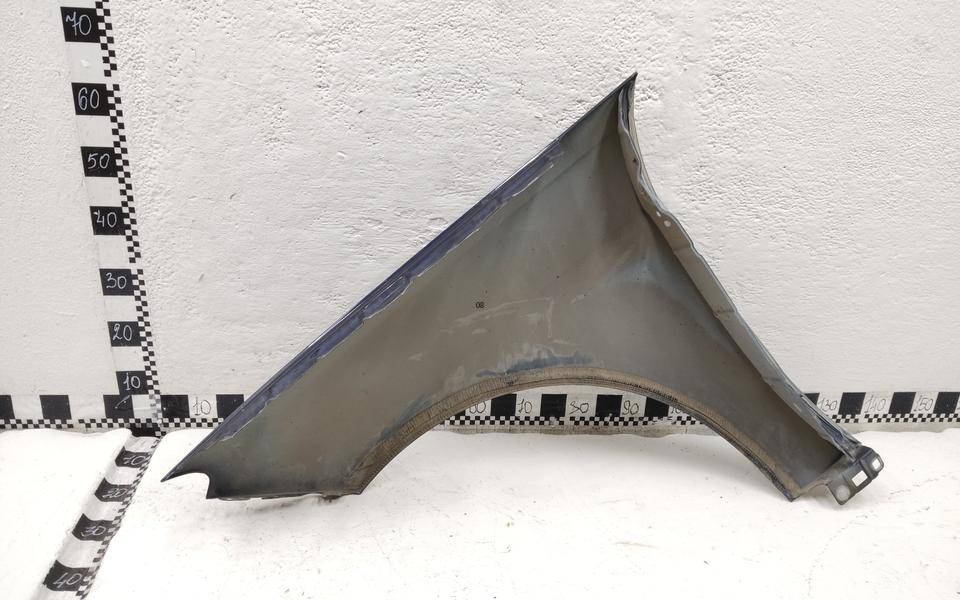 Крыло переднее правое