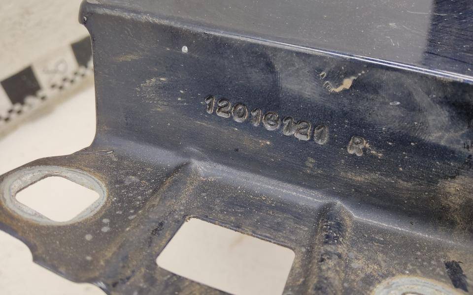 Крыло переднее правое