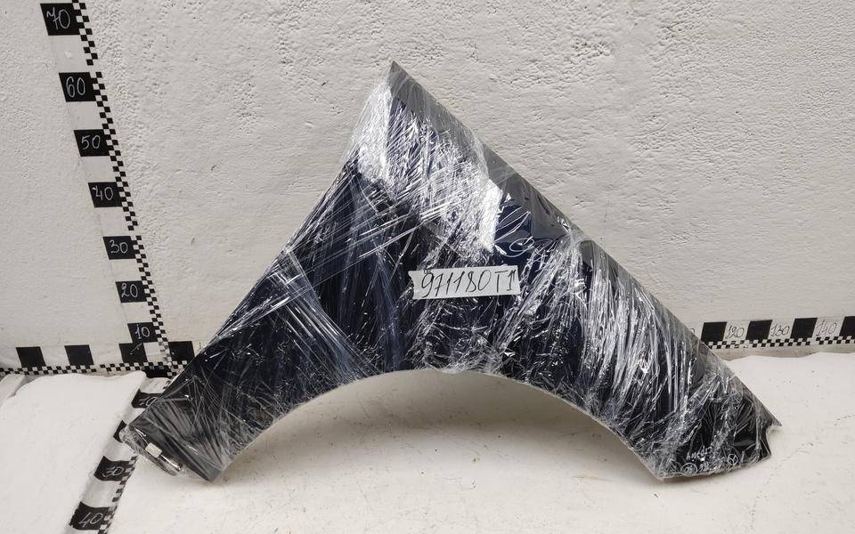 Крыло переднее правое