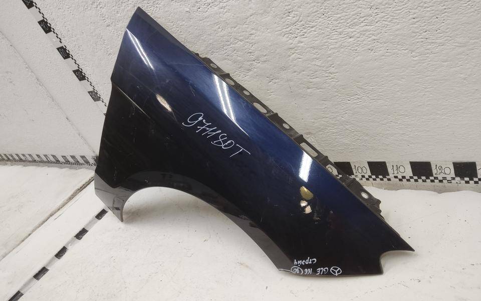 Крыло переднее правое