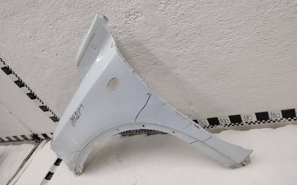 Крыло переднее левое