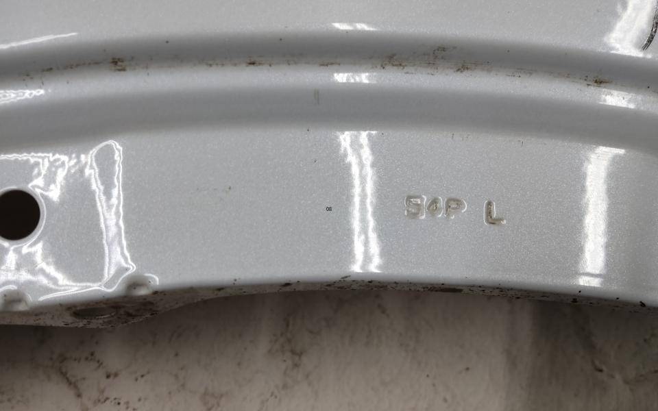 Крыло переднее левое