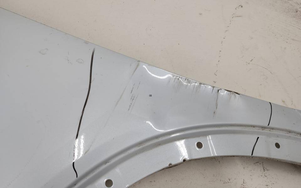 Крыло переднее левое