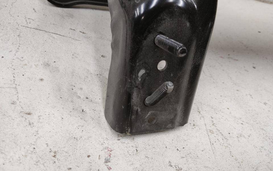 Усилитель переднего бампера