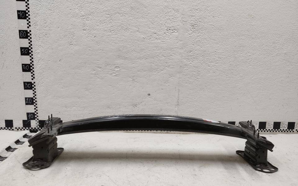 Усилитель переднего бампера