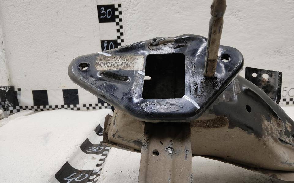 Усилитель заднего бампера