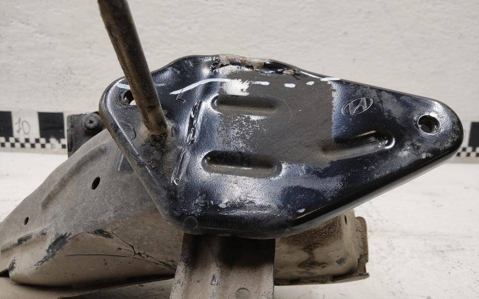 Усилитель заднего бампера