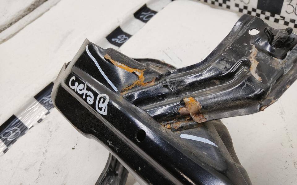 Усилитель заднего бампера