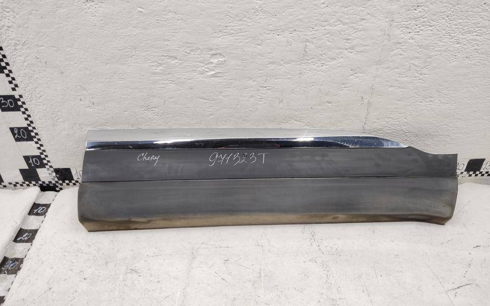 Накладка двери передней правой