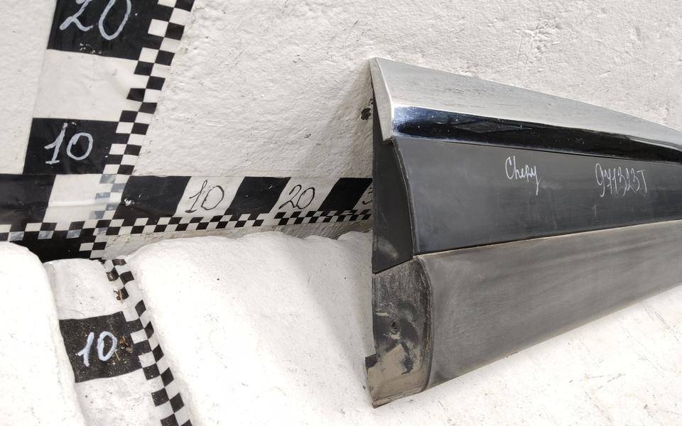 Накладка двери передней правой