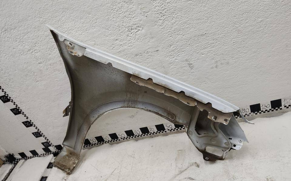 Крыло переднее левое