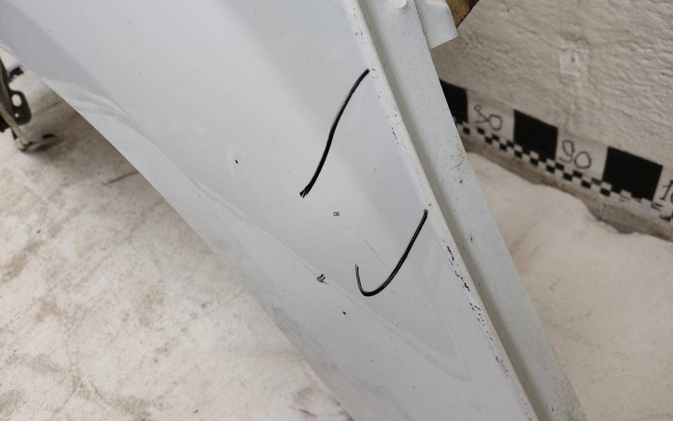 Крыло переднее левое