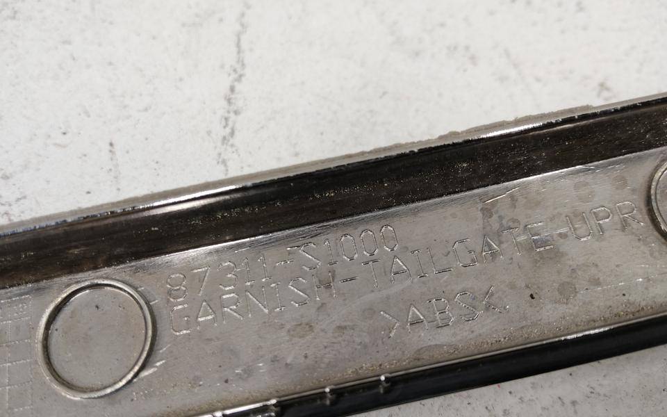 Накладка двери багажника