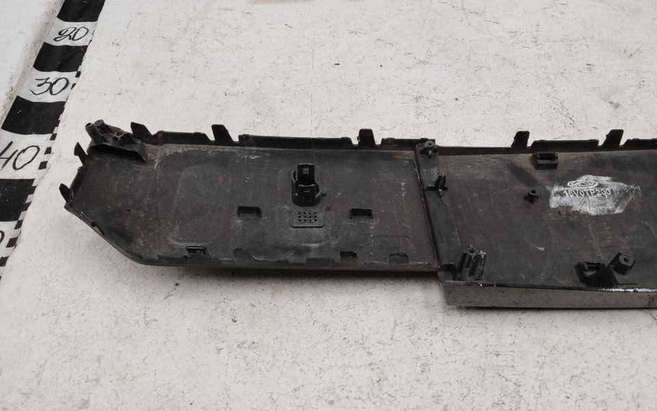 Накладка переднего бампера под номер