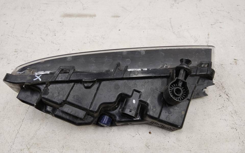 Фара противотуманная правая