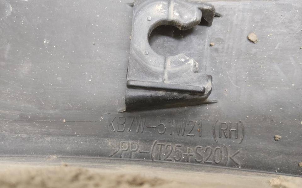 Накладка переднего крыла правого