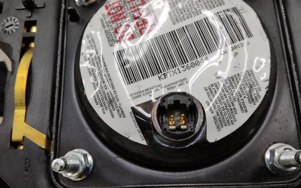 Подушка безопасности в рулевое колесо