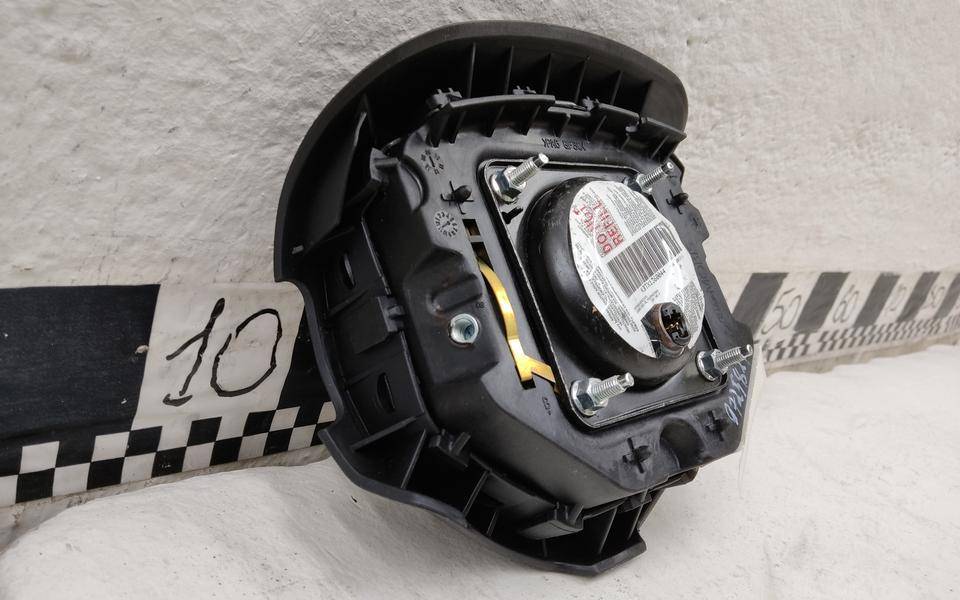 Подушка безопасности в рулевое колесо