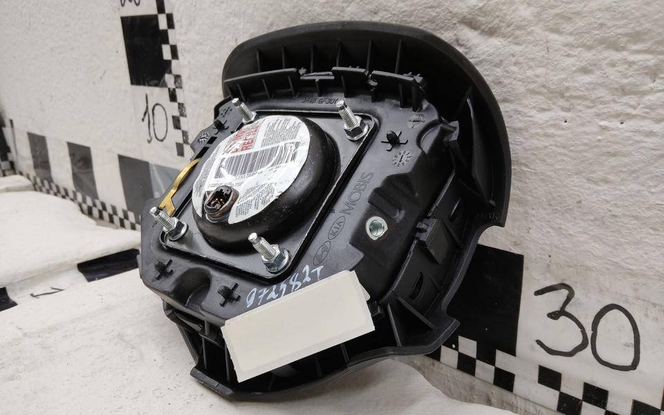 Подушка безопасности в рулевое колесо