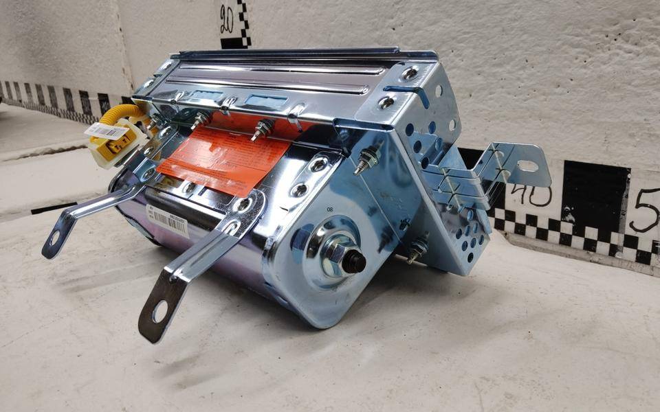 Подушка безопасности пассажирская (в торпедо)