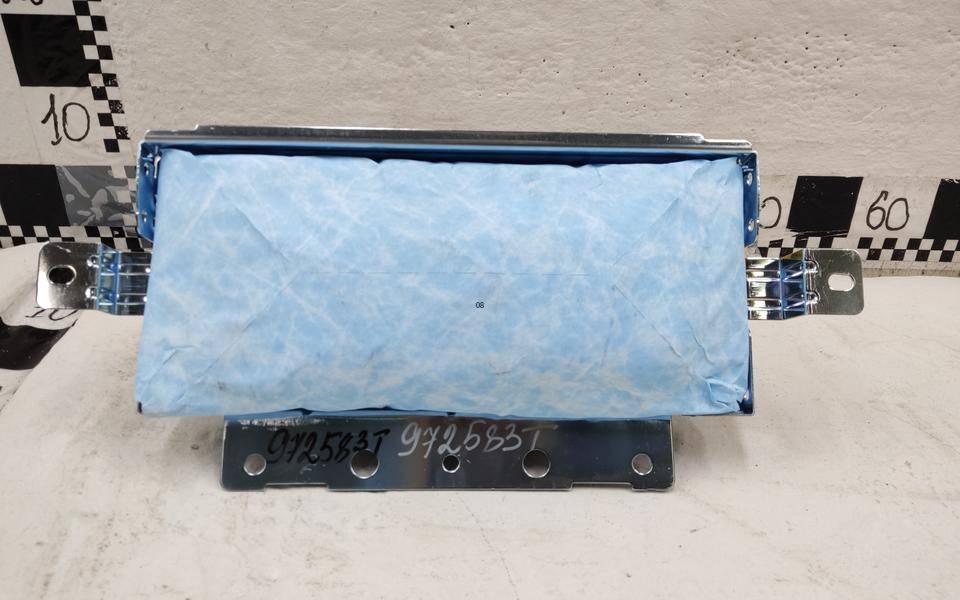 Подушка безопасности пассажирская (в торпедо)