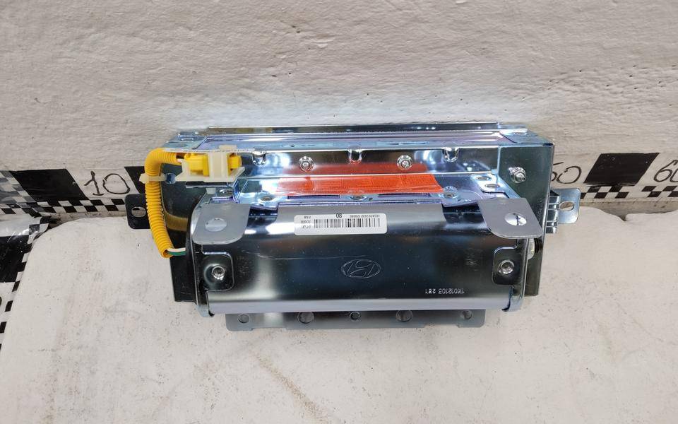 Подушка безопасности пассажирская (в торпедо)