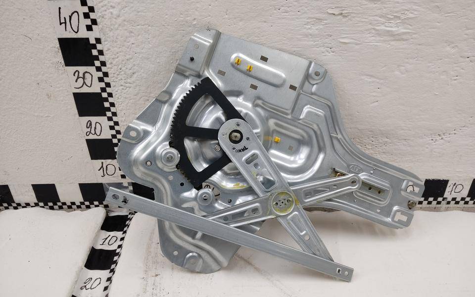 Стеклоподъемник механ. задний левый