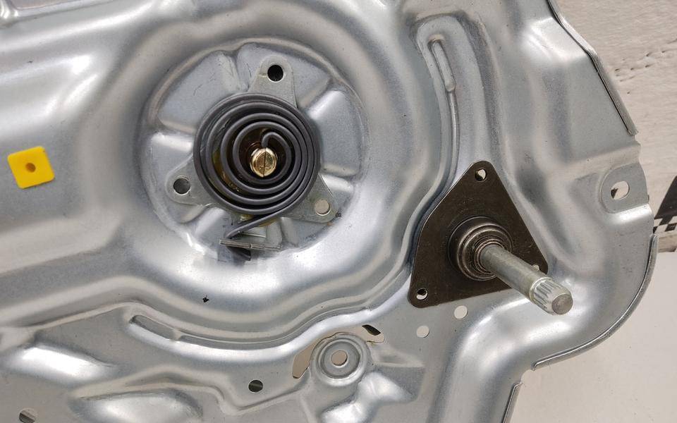 Стеклоподъемник механ. задний левый