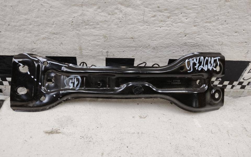 Кронштейн замка капота