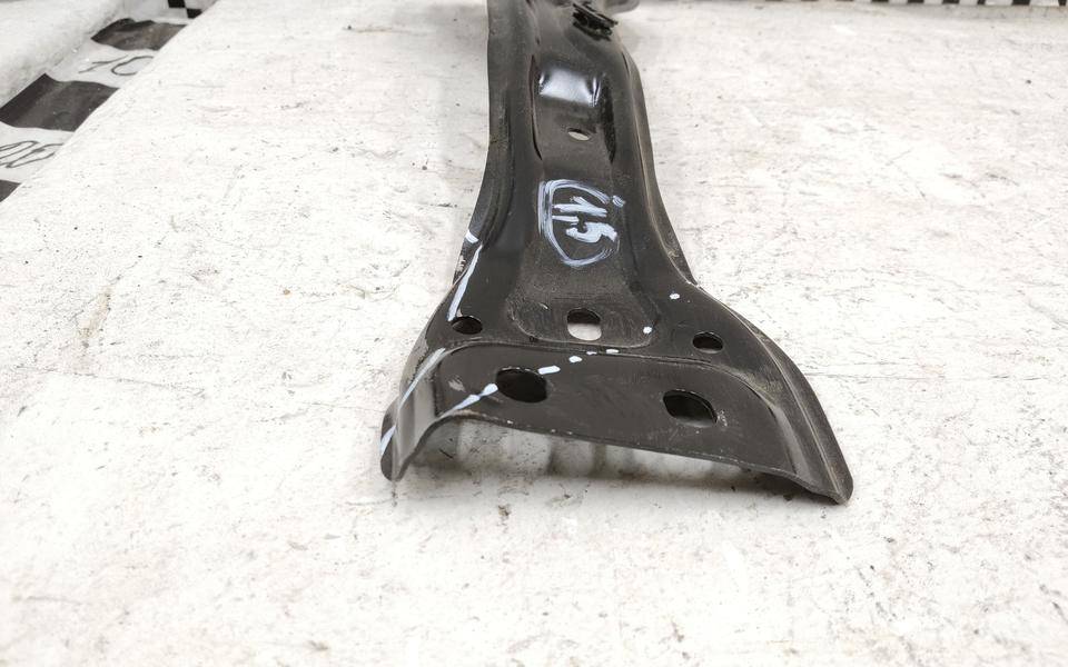 Кронштейн замка капота