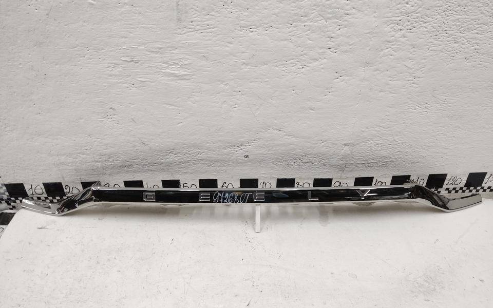 Накладка двери багажника