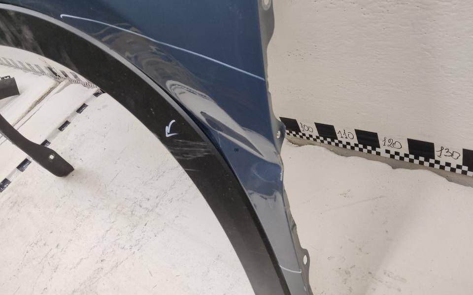 Крыло переднее левое