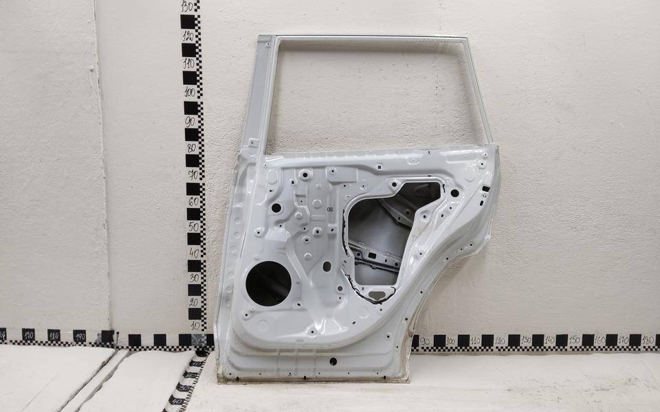 Дверь задняя правая