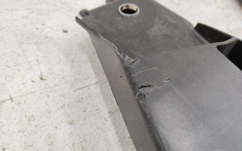 Пыльник двигателя центральный