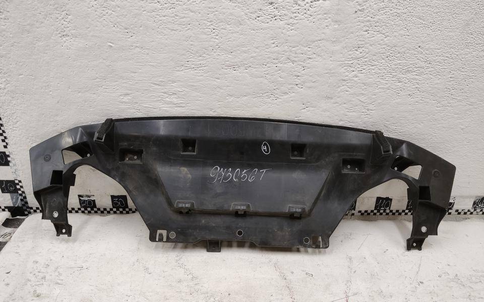 Пыльник двигателя центральный