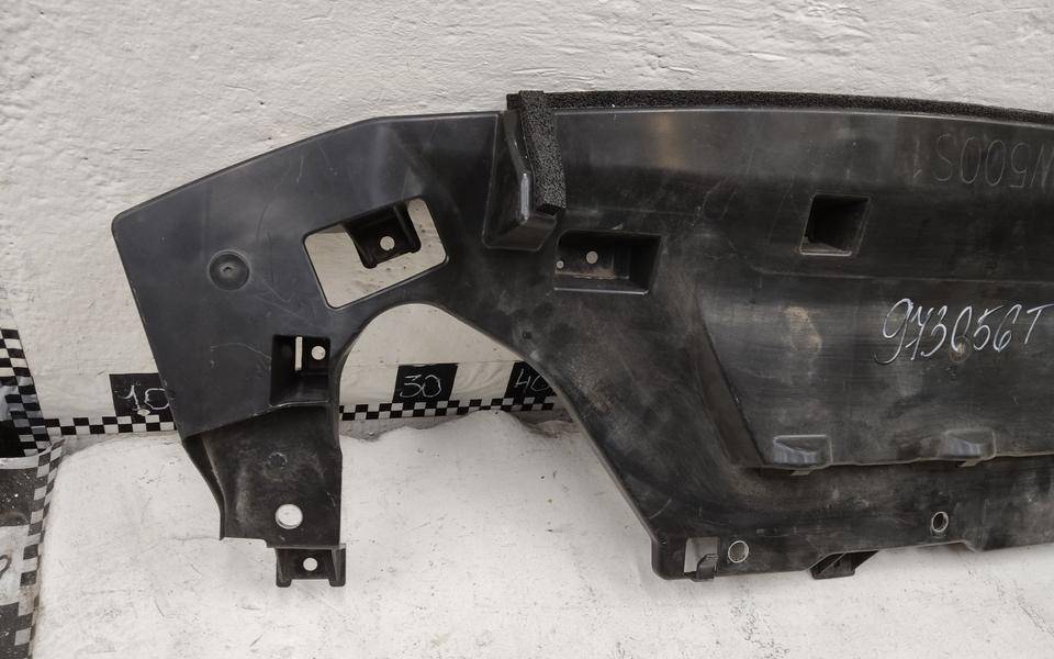 Пыльник двигателя центральный