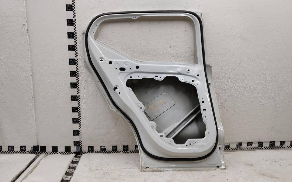 Дверь задняя левая