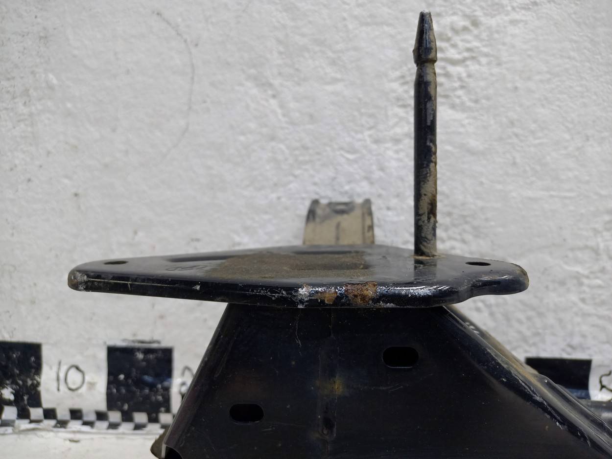 Усилитель заднего бампера