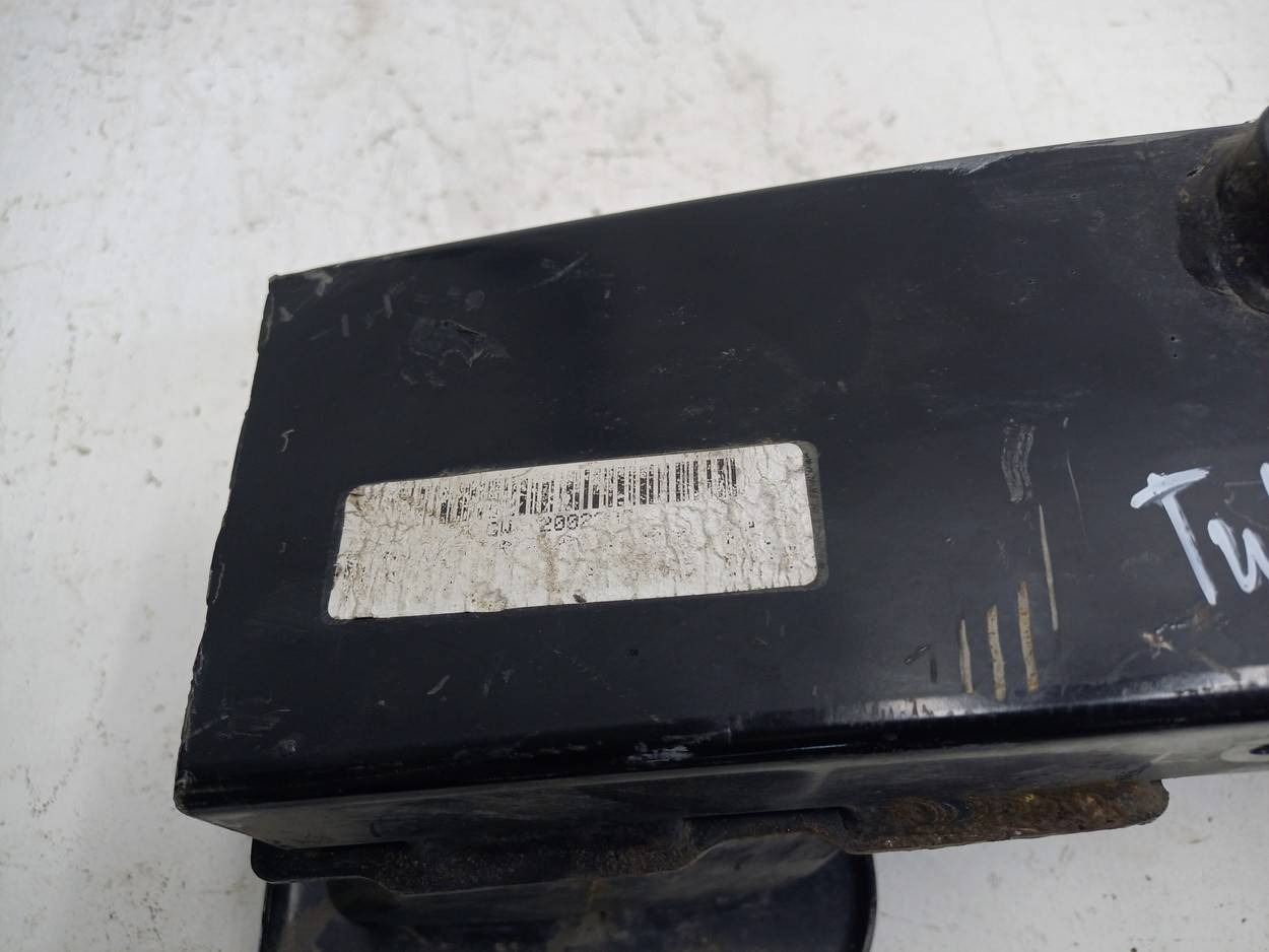 Усилитель переднего бампера