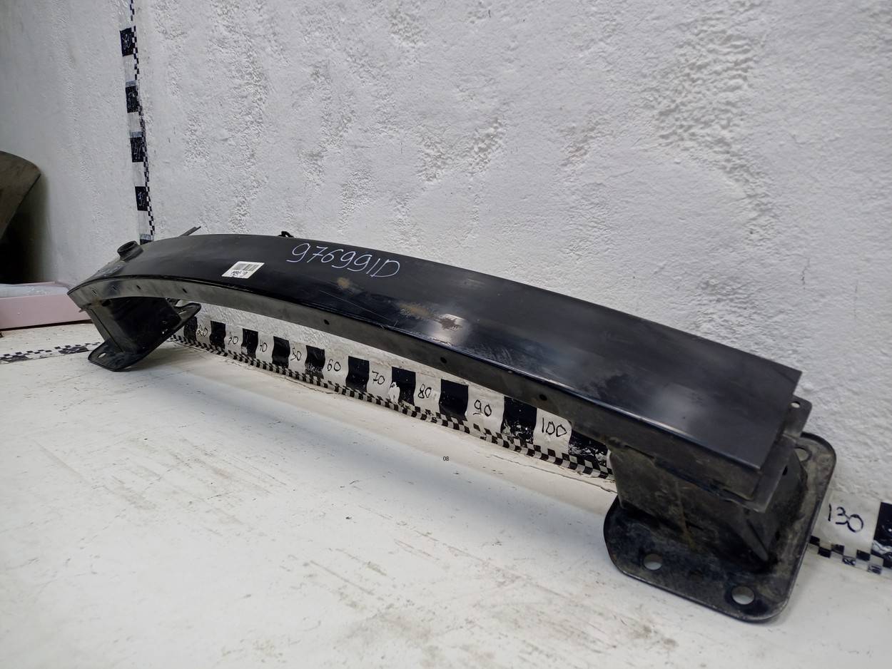 Усилитель переднего бампера