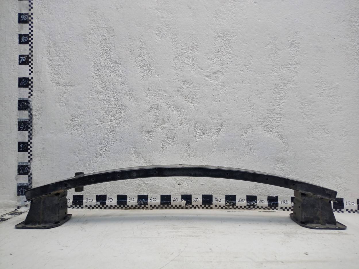 Усилитель переднего бампера