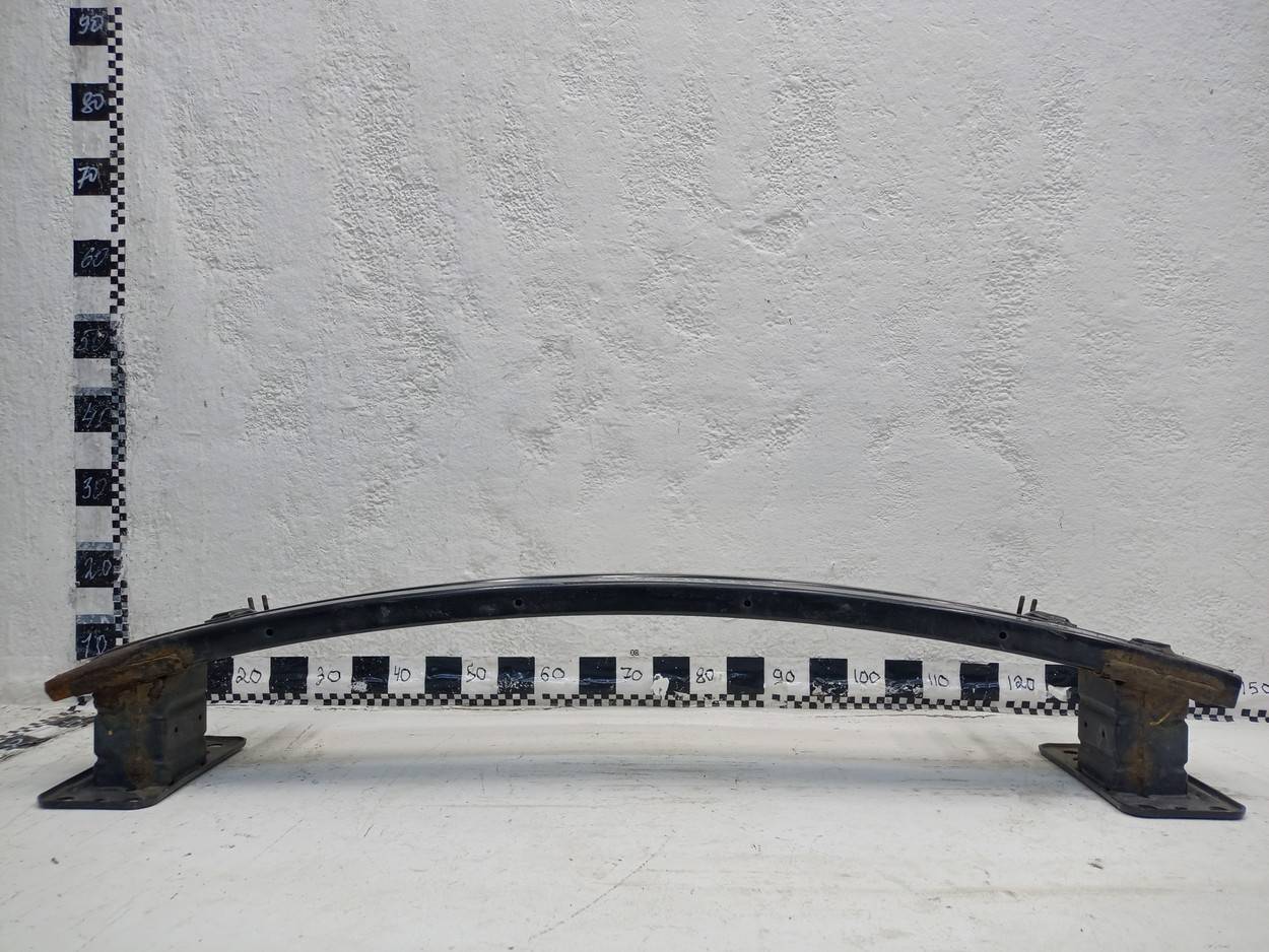 Усилитель переднего бампера