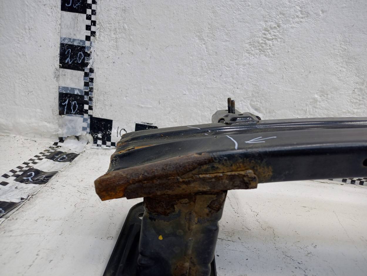 Усилитель переднего бампера