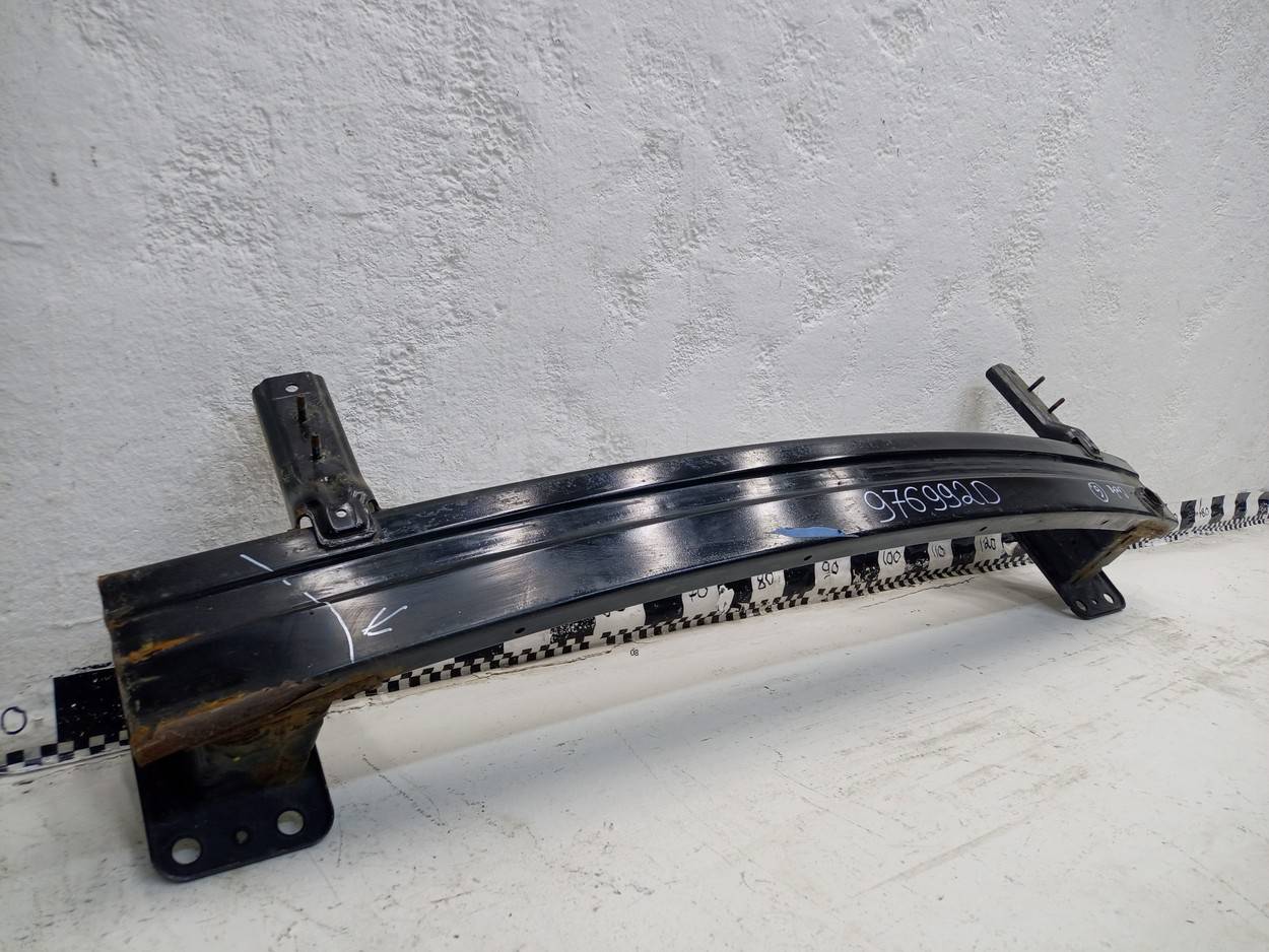 Усилитель переднего бампера