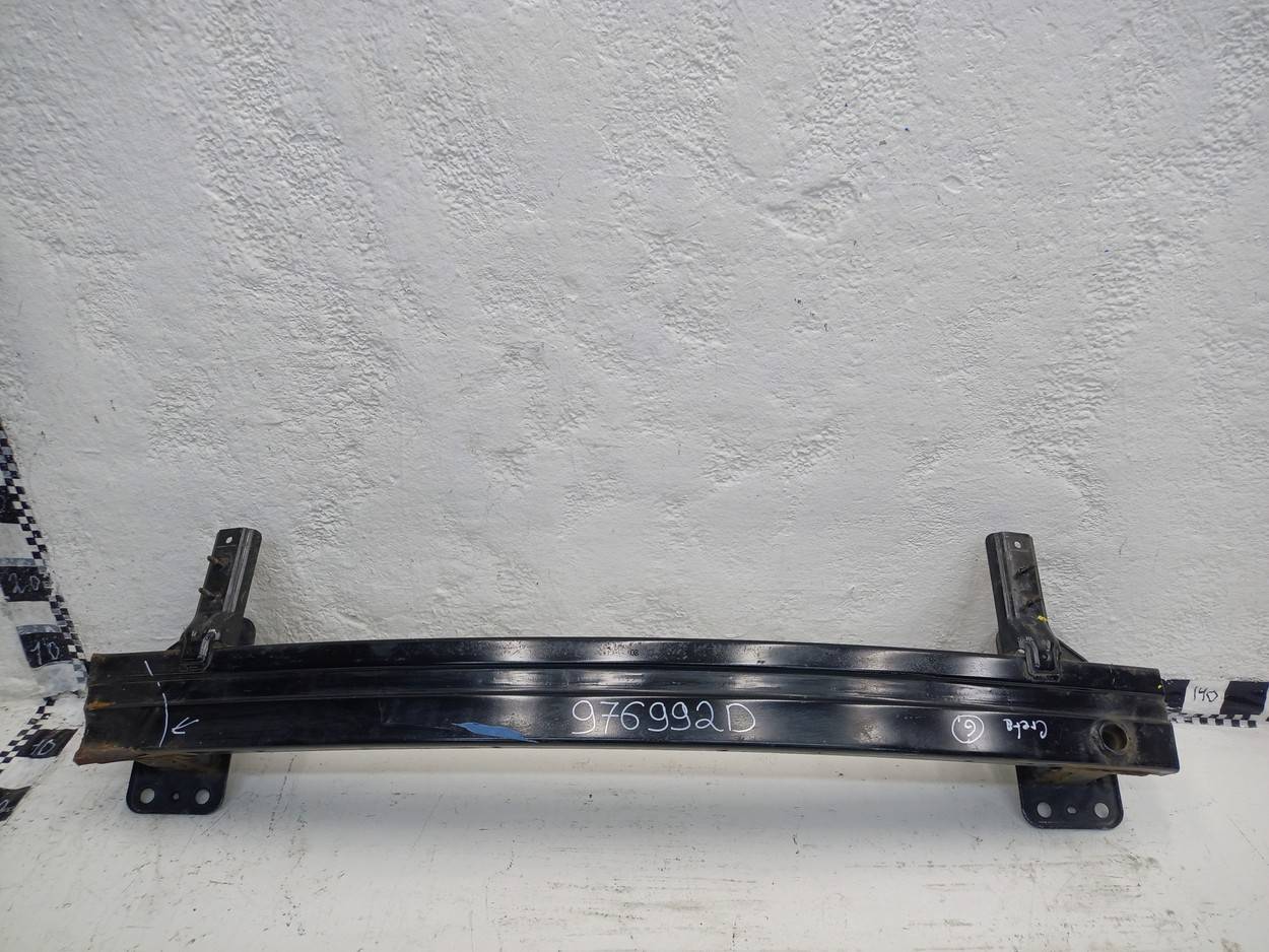 Усилитель переднего бампера